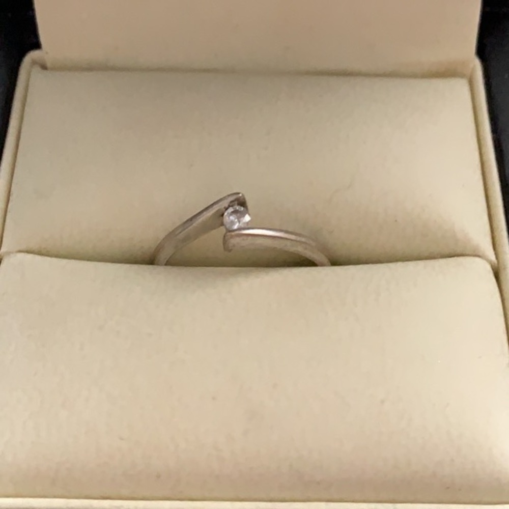 Single Diamond Promise Ring